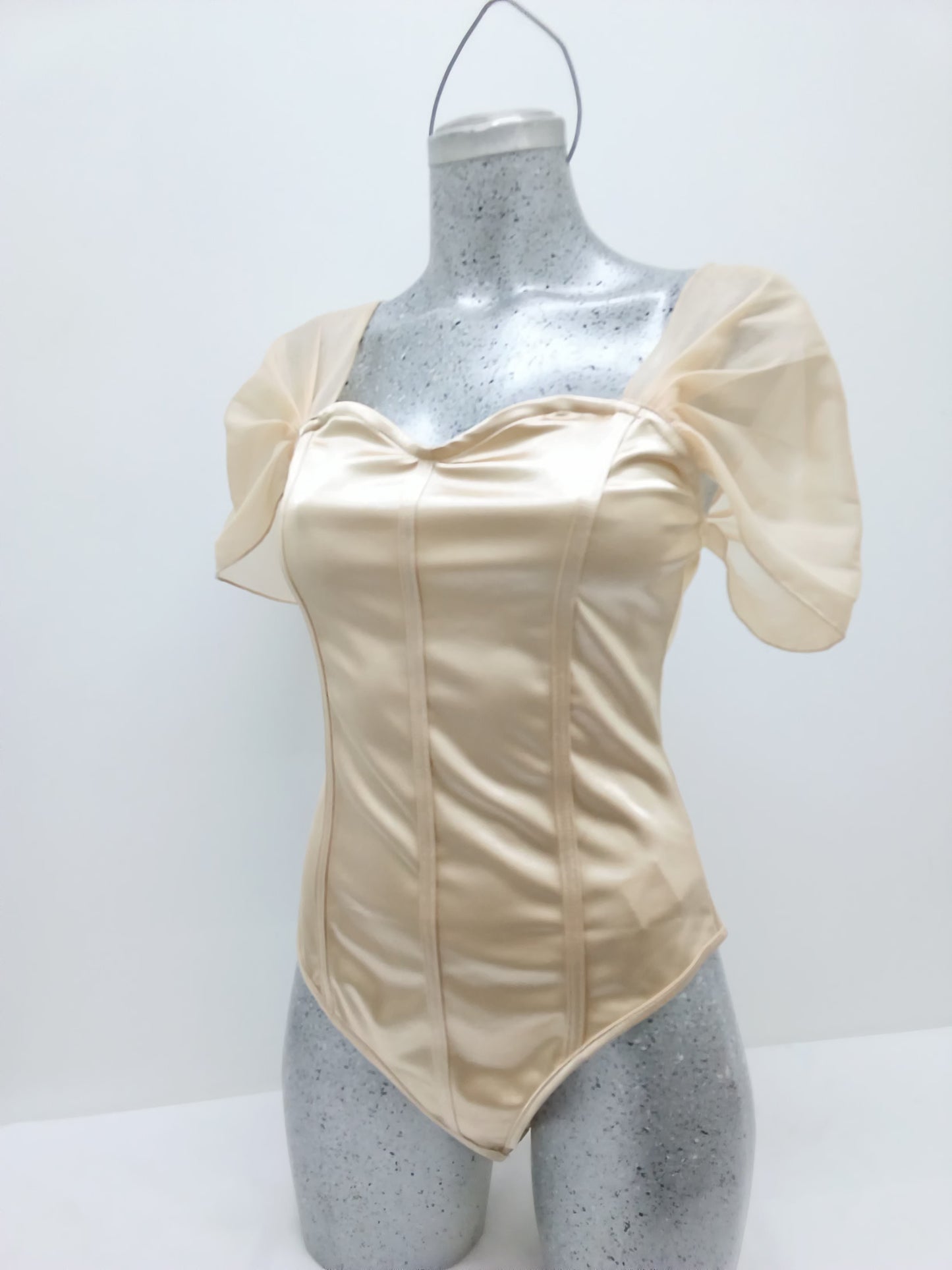 Teddy Bodysuit Beige Brilloso con Olones